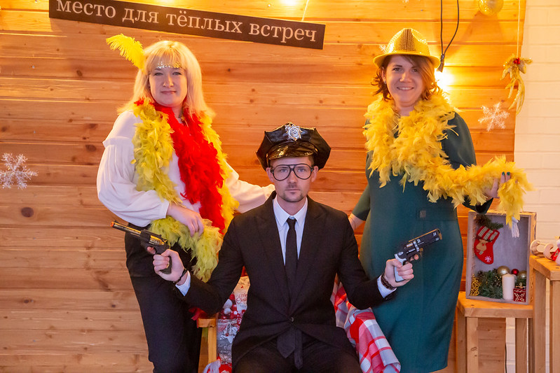 Новогоднее украшение зала для корпоратива в Сыктывкаре